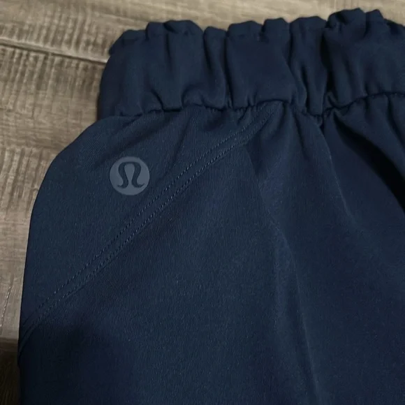 EUC Lululemon Keep Moving Pant 7/8 High-Rise 0 - Picture 11 of 12